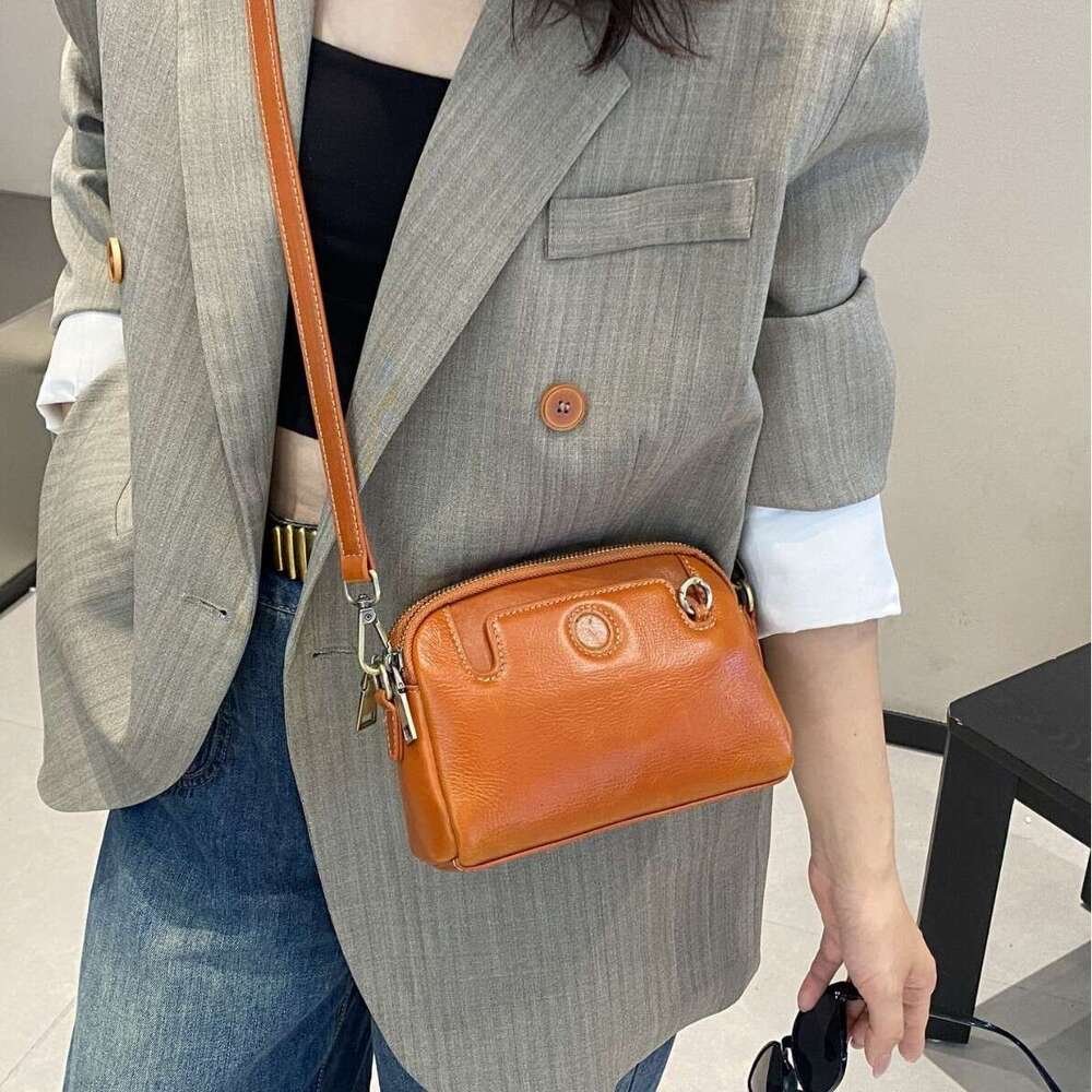 Top Layer Cowhide Women's Shoulder Student Crossbody Bag Fashion Commuting High-end Shell Stylish Unique Versatile Genuine Leather