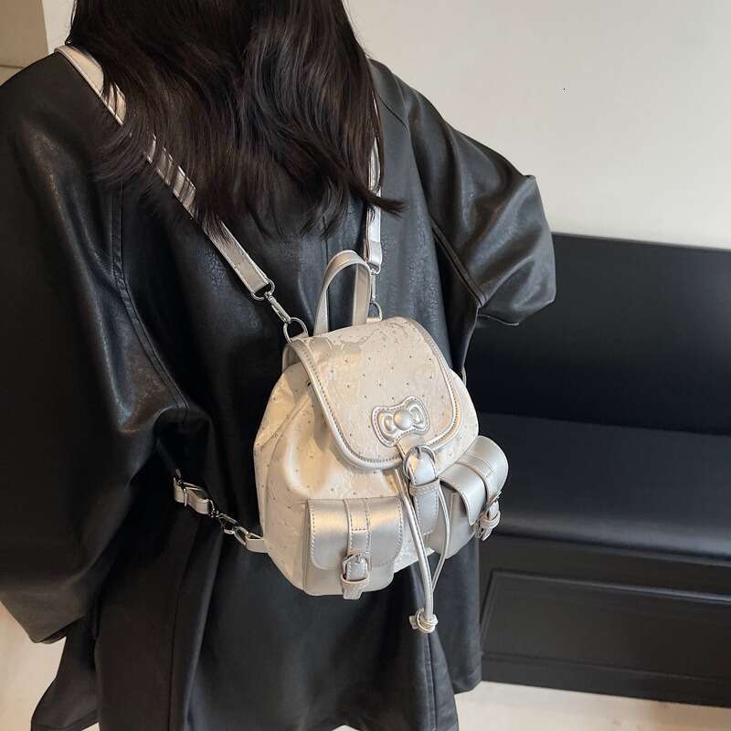 New Fashion Small Casual Lightweight Niche Design High-end Versatile Women's Backpack