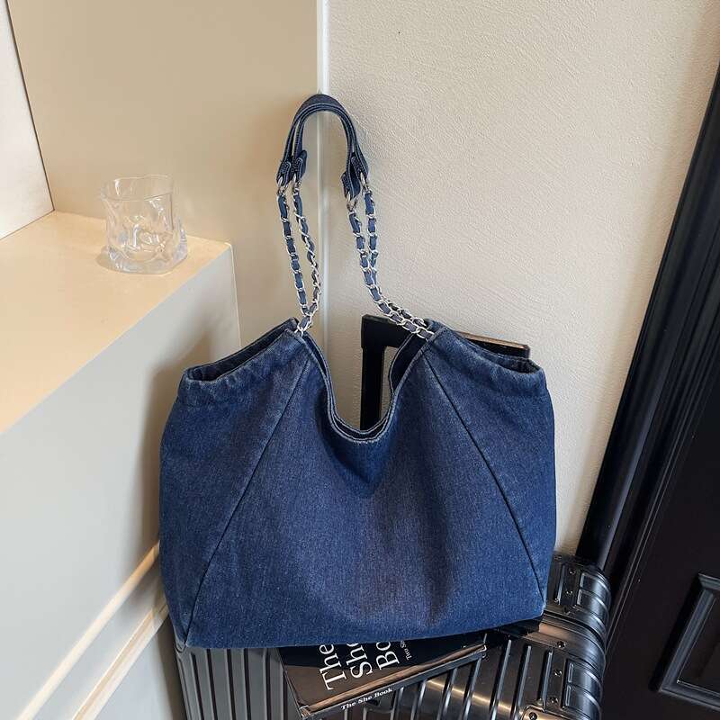 2025 Autumn Winter New Trendy Fashion Commuting Large Capacity Chain Single Shoulder Tote Women's Bag