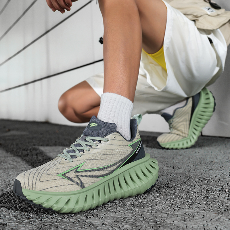 Mesh breathable sports shoes mesh breathable soft sole lightweight casual trendy shoes for teenagers' running and training