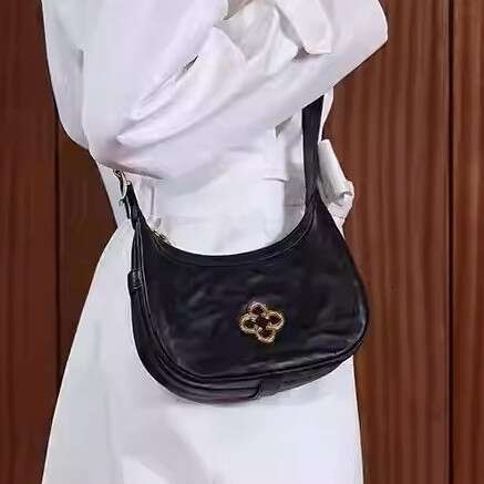 New Pleated Leather Crescent for Women, High-End Niche Design Crossbody Commuter Casual Underarm Bag, Shoulder Bag