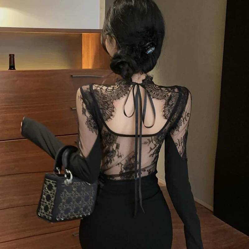 2025 new spring and autumn long sleeved hollow backless T-shirt design sexy women's top patch bow designer black lace shirt