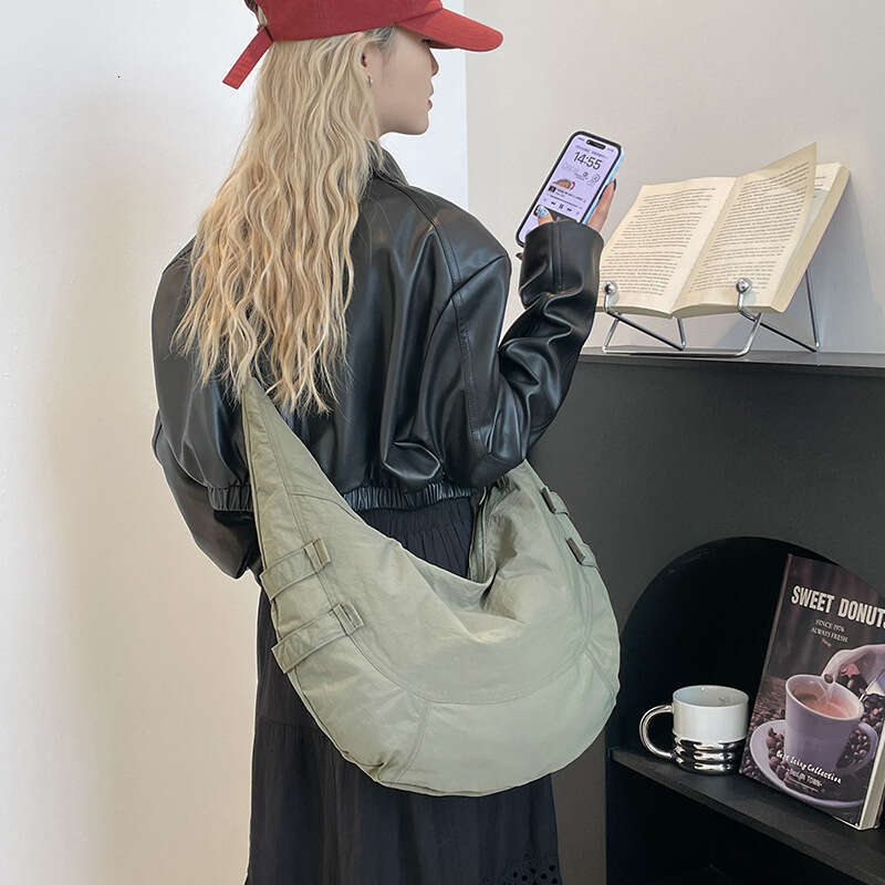 Single Parachute Ultra-light Puff Women's Shoulder Bag Baistu Crossbody Handbag 2025 New Fashion Versatile