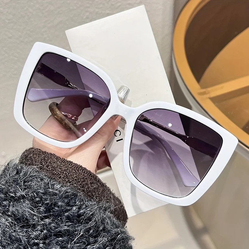 1pc Womens Large Square Frame Fashion Sunglasses Stylish Gradient Purple Lens with Tortoiseshell Pattern 250828