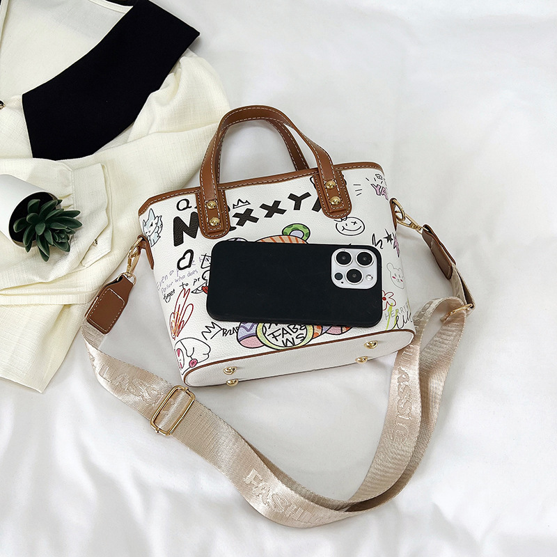 Cute Cartoon Graffiti Teddy Bear Women s Handbag New Retro Women s Shoulder Bag Autumn New Designer Bag Crossbody Bag