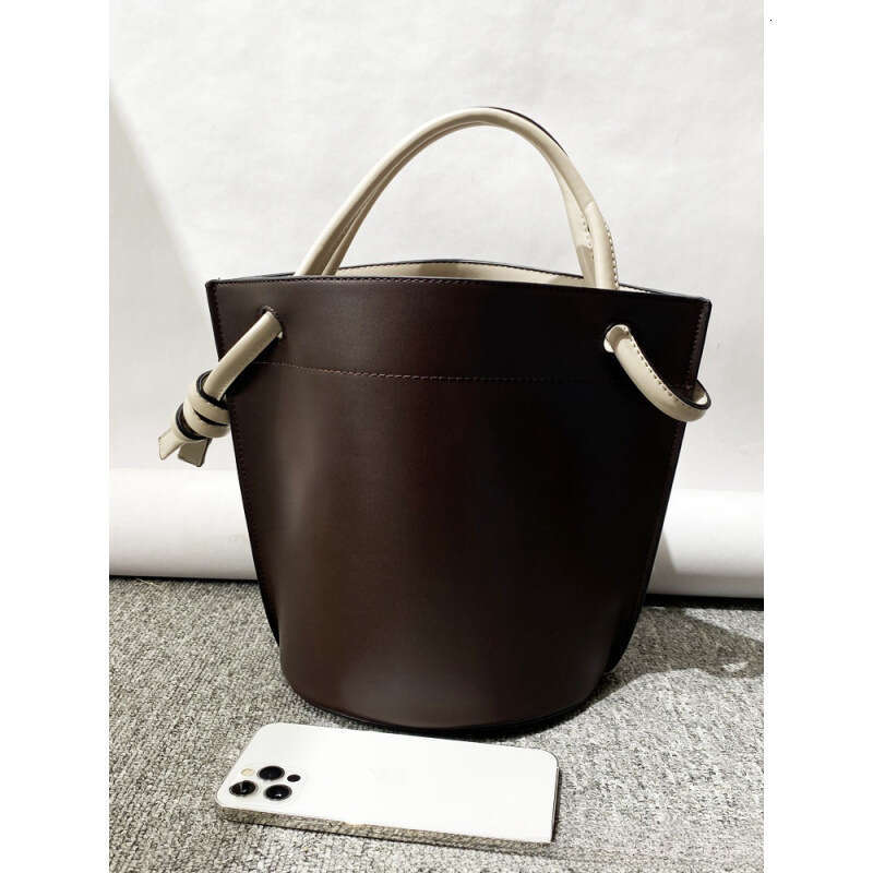 New Niche Design Knot Bucket Fashionable Exquisite Underarm Handbag High-end Single Shoulder Women's Bag