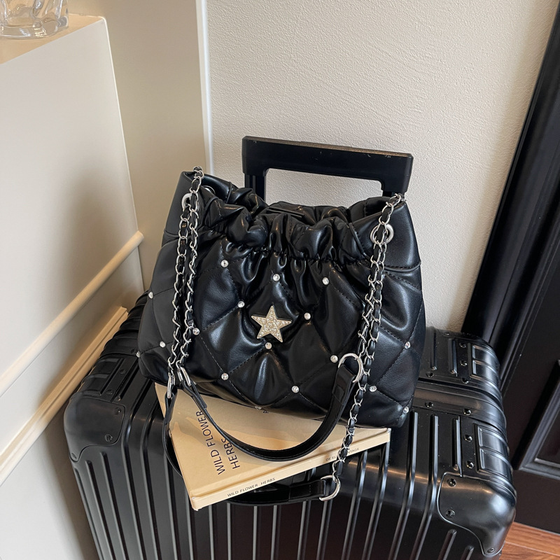 Quilted Chain Bucket Bag New Casual Women s Shoulder Bag Large Capacity Handbag Autumn New Designer Bag Women s Crossbody Bag
