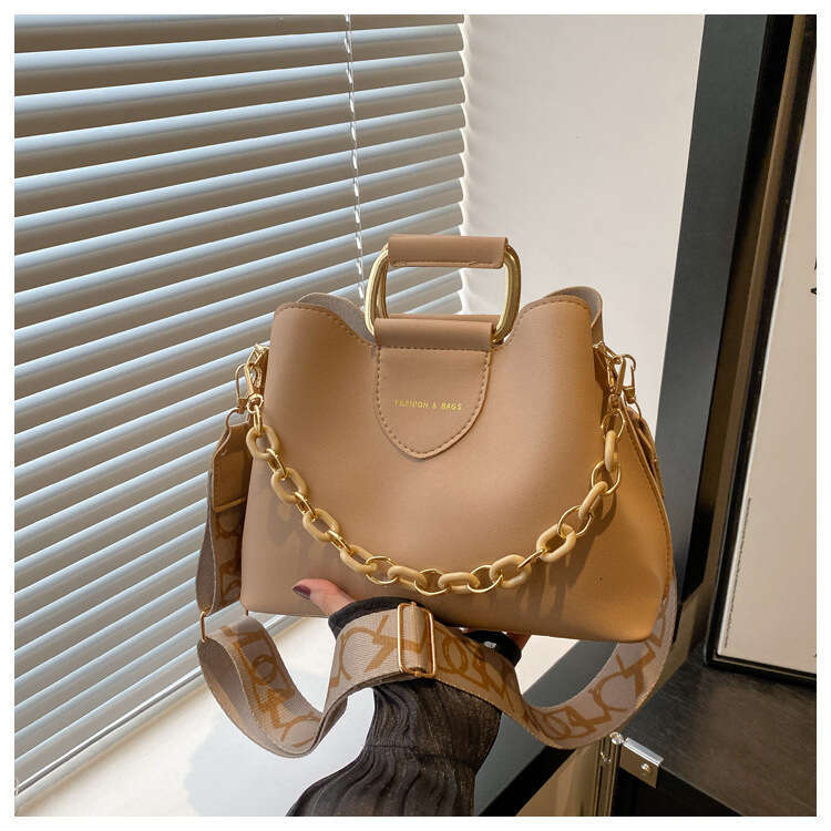 2025 Summer New Fashion Women's Single Shoulder Simple Commuter Chain Decor Handbag Textured Crossbody Bag