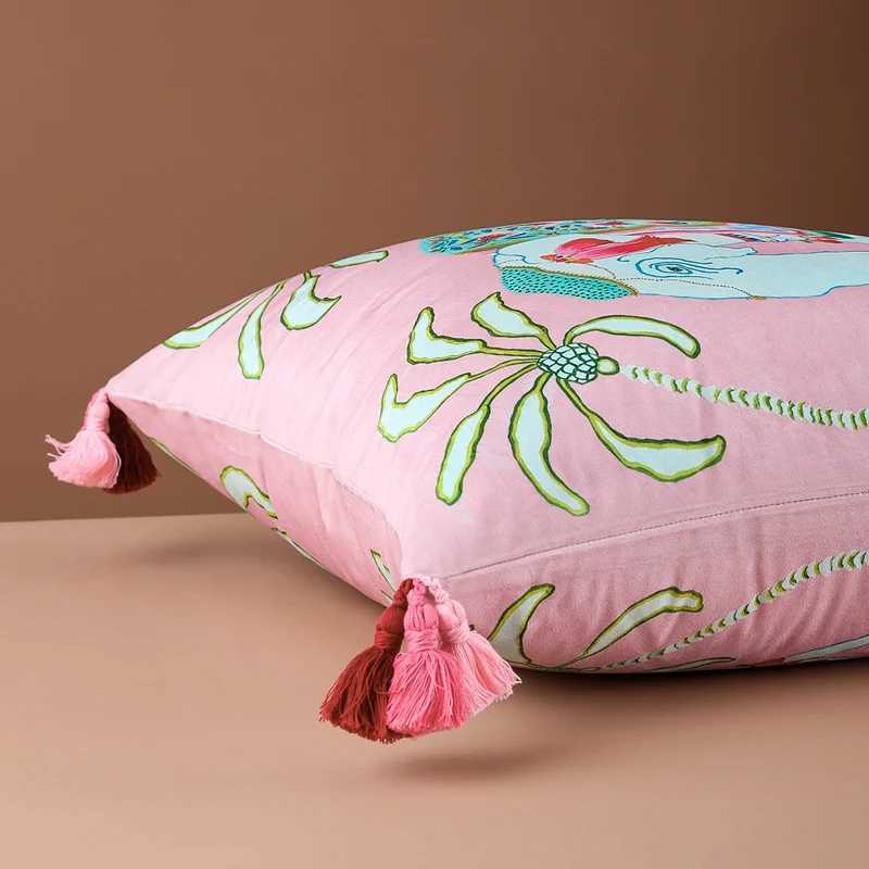 Luxurious Throw Pillow Covers 18 X 18 Inches Decorative Elephant Cushion Case Soft Velvet With Cute Tassel Pink for Home Couch Sofa Bench Y251105