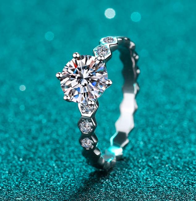 S925 Sterling Silver Plated PT950 Gold Korean Style Fashion Classic Honeycomb SixProng Ring for Women 250728