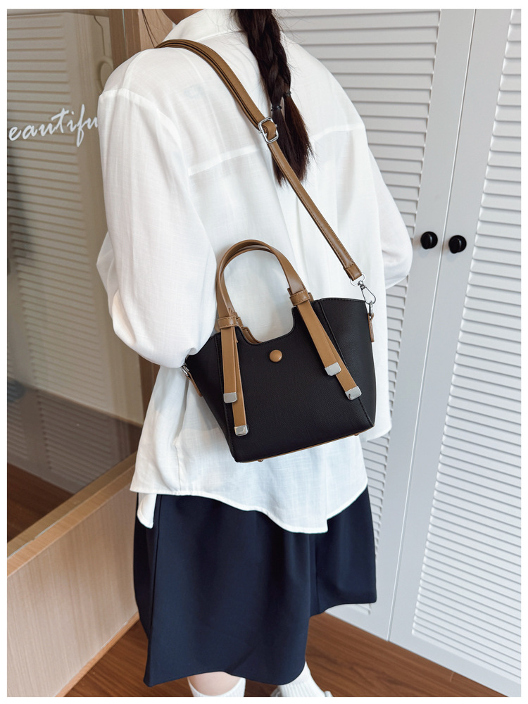 2025 Autumn Minimalist Versatile Commuting Versatile Bag Large Capacity Niche Design Fashionable Crossbody Bag and Handbag