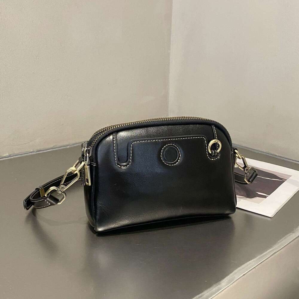 Top Layer Cowhide Women's Shoulder Student Crossbody Bag Fashion Commuting High-end Shell Stylish Unique Versatile Genuine Leather