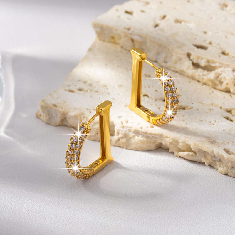 DHpet 2025 New Full Dia Letter D High-end Stud Earrings for Women Unique Design Trendy Sweet Cool H260202