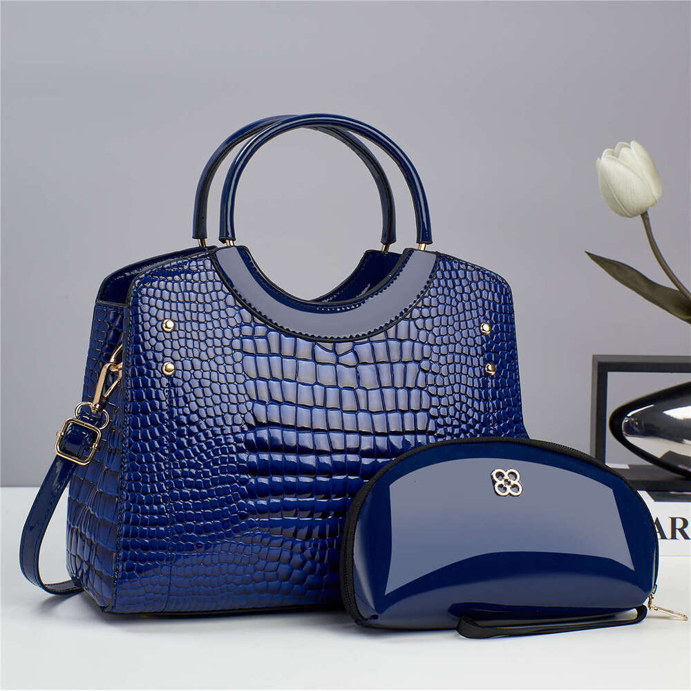 Fashion Crocodile Pattern Large Capacity Handbag 2023 New Trend Mother-Daughter Women's Crossbody Textured Middle-Aged Shoulder Bag