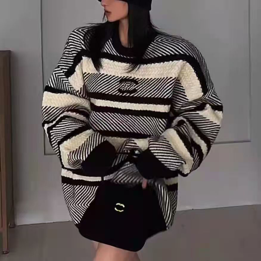 Chic Streetwear for Her Ladies' Short-Sleeved Designer Tee & Oversized Sweater Combo from Size Small to Extra Large