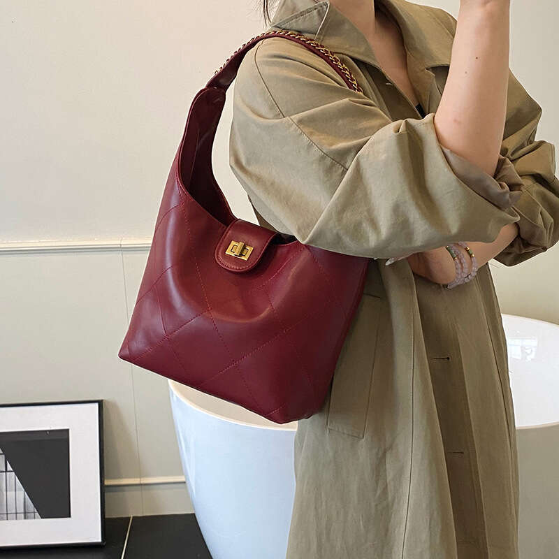 Trendy Chain Small for Women, Quilted Embroidery New Casual Bucket Bag, Fashionable Large Capacity Commuter Underarm Bag