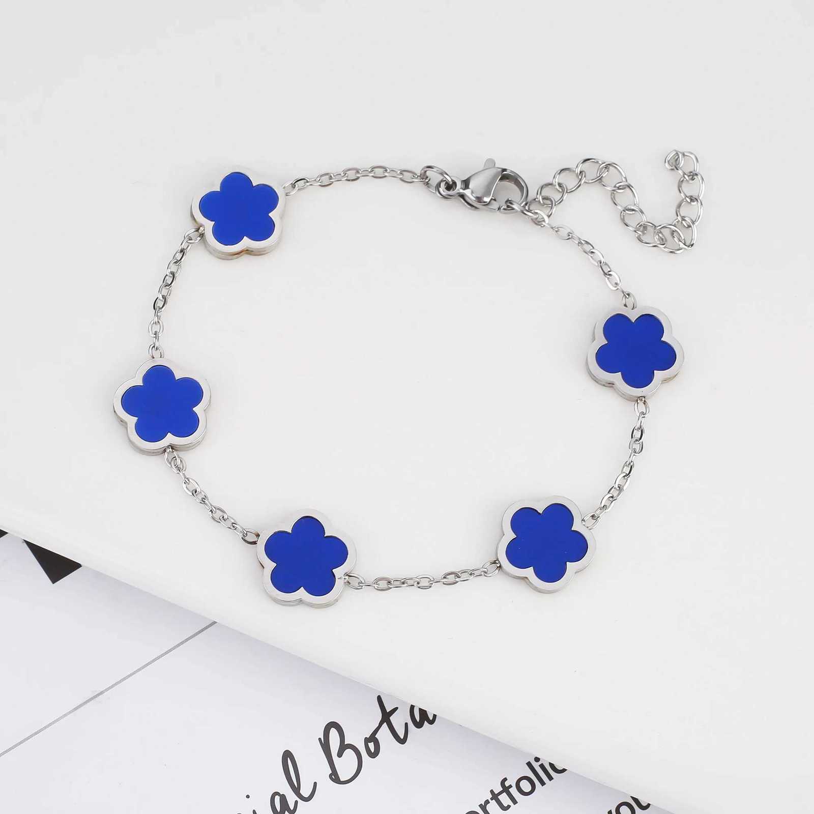luxury Silver Color New Design Plant Five Leaf Flower Bracelet Single sided Plum Blossom Stainless Steel Jewelry Womens Clover S250906