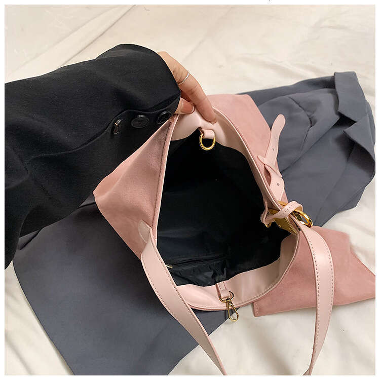 2025 Autumn and Winter New fashion Bucket Women's Casual Handbag Large Capacity Frosted Commuter Shoulder Bag