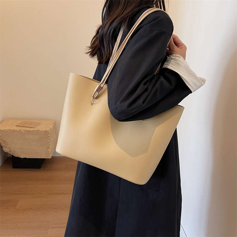 Women's 2025 Summer New High-End Commuter Large Capacity Tote Fashionable Shoulder Versatile Underarm Bag