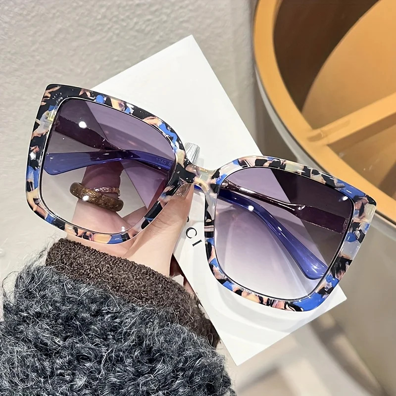 1pc Womens Large Square Frame Fashion Sunglasses Stylish Gradient Purple Lens with Tortoiseshell Pattern 250828