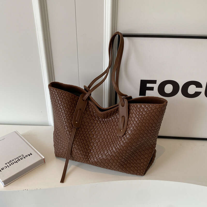 Quilted Large Capacity for Women 2023 Autumn Winter New Fashion Tote Niche Versatile Shoulder Bag