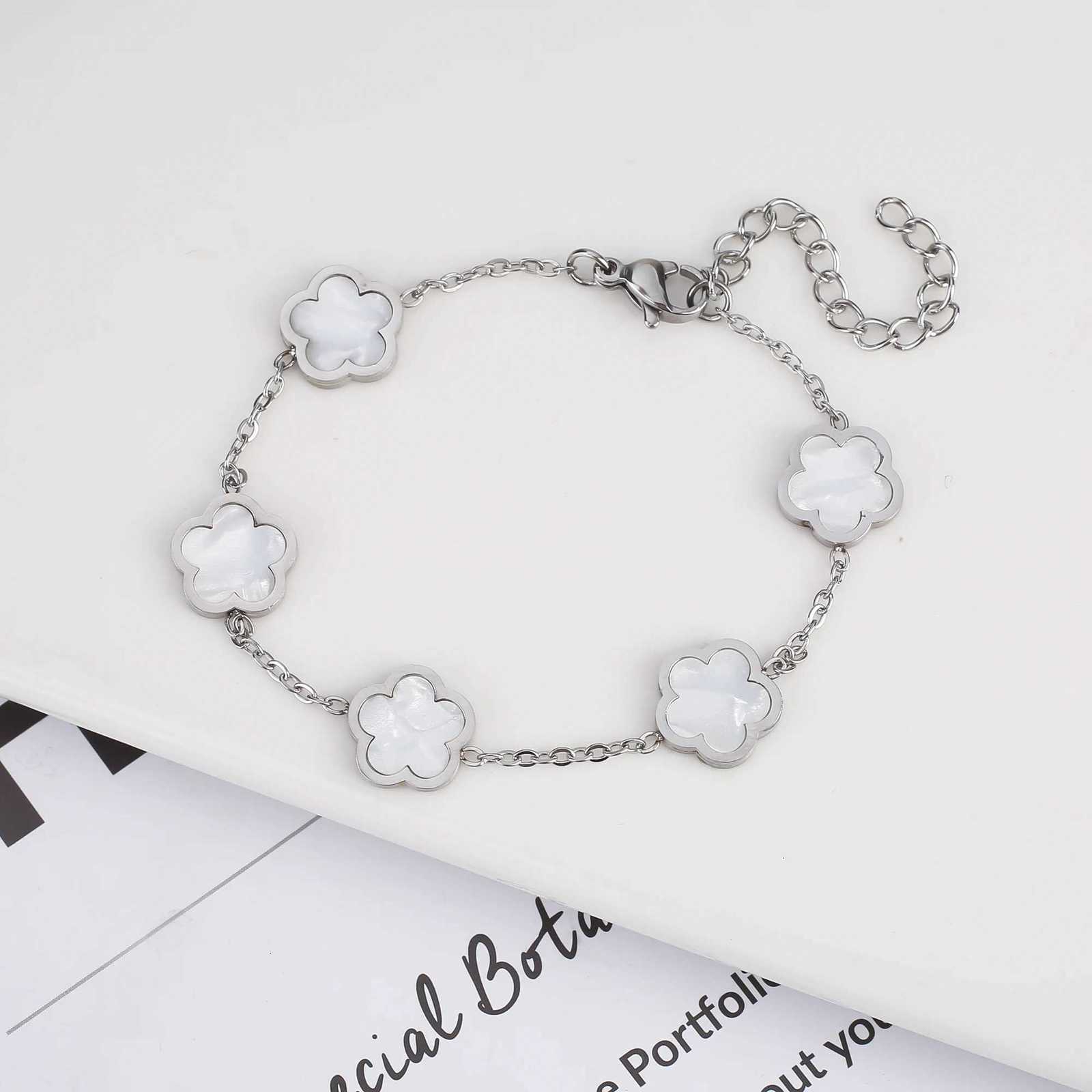 luxury Silver Color New Design Plant Five Leaf Flower Bracelet Single sided Plum Blossom Stainless Steel Jewelry Womens Clover S250906