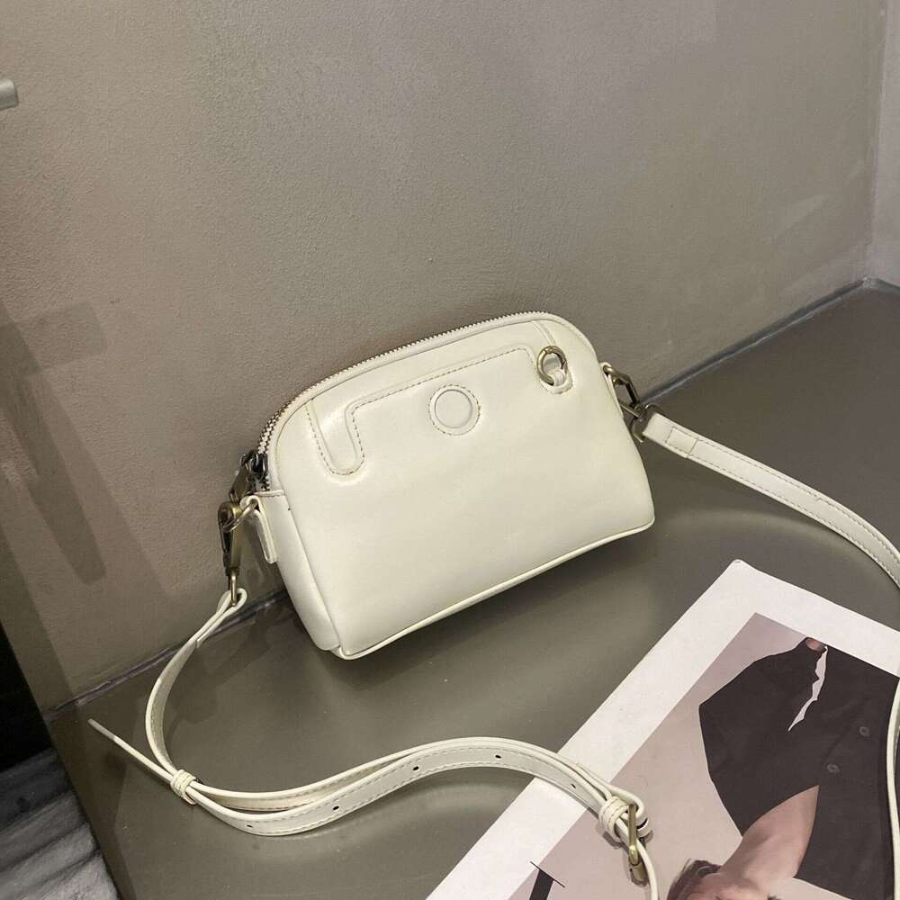 Top Layer Cowhide Women's Shoulder Student Crossbody Bag Fashion Commuting High-end Shell Stylish Unique Versatile Genuine Leather