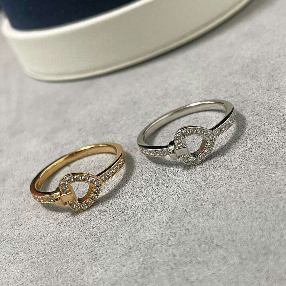 DH collections:Niche Jewelry Craft V Gold Plated Minimalist Hollow Small Heart for Women Fashion Diamond-Encrusted Heart-Shaped Ring