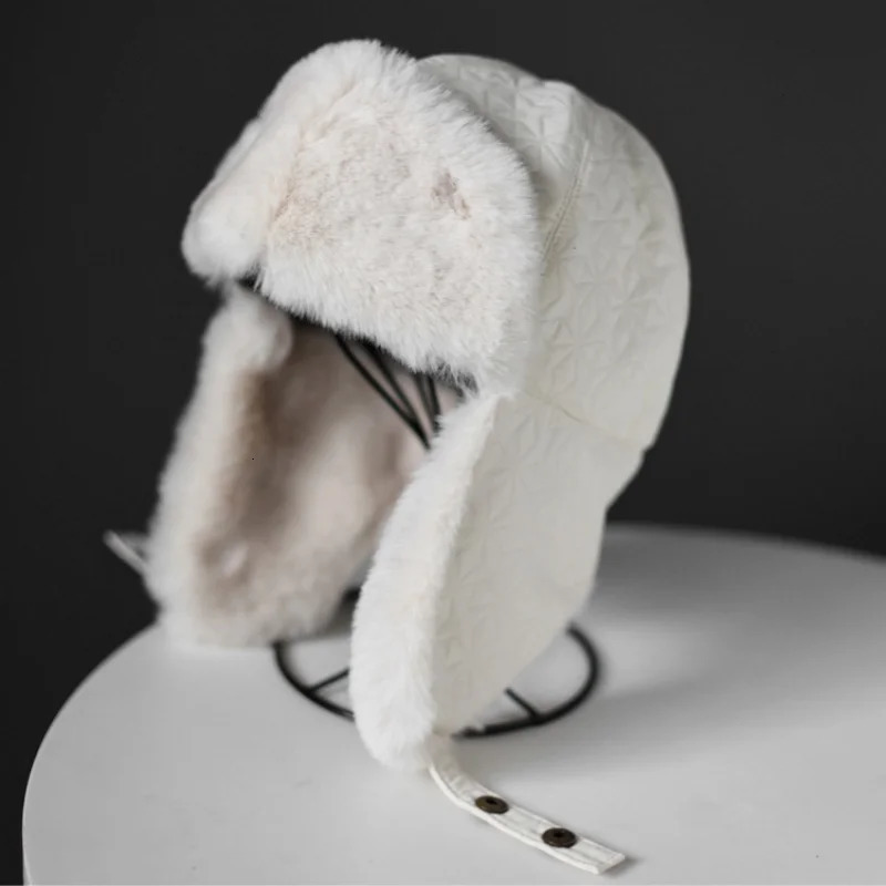 Muts Dames Winter Thick Bomber Ear Protection Skiing Chapka Fourrure Russian Fur Hats For Men Women Ushanka 250905