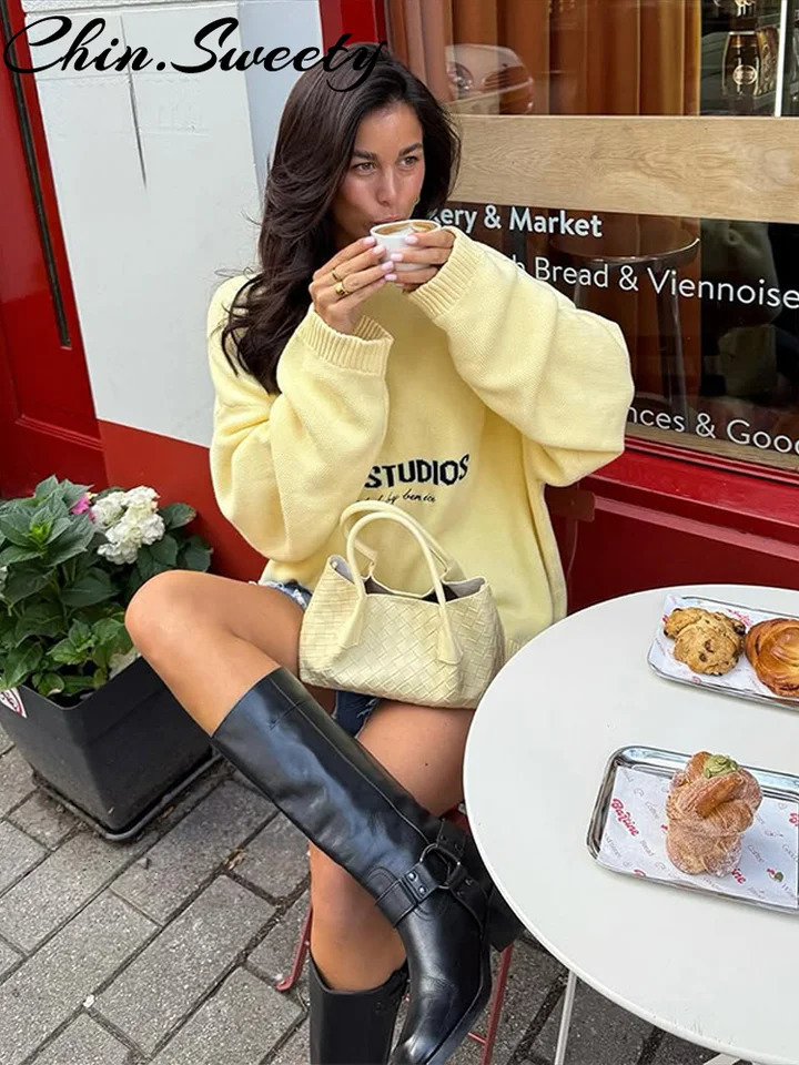 Casual Yellow Letter Print Knit Women Sweater Loose Oneck Long Sleeve Pleated Female Pullover 2025 Autumn Winter Lady Knitwear 250905