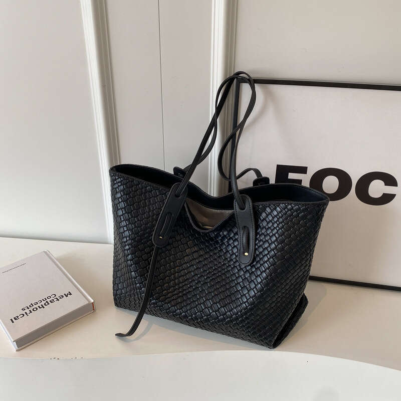 Quilted Large Capacity for Women 2023 Autumn Winter New Fashion Tote Niche Versatile Shoulder Bag