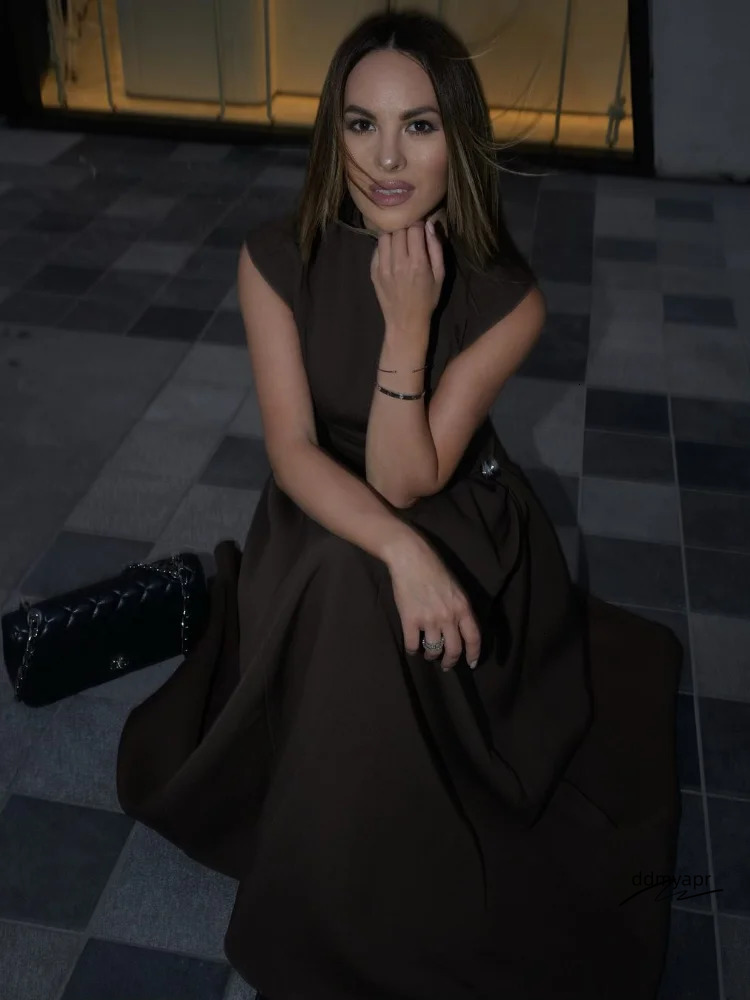 Elegant High Waisted Long For Women Fashionable Sleeveless Irregular Half Neck 2025 Womens Ddmydec Party Evening Dress 250103