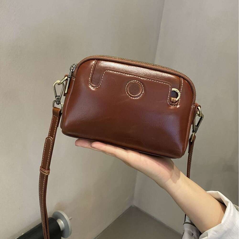 Top Layer Cowhide Women's Shoulder Student Crossbody Bag Fashion Commuting High-end Shell Stylish Unique Versatile Genuine Leather