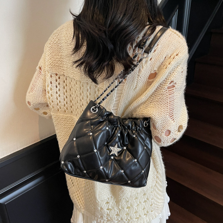 Quilted Chain Bucket Bag New Casual Women s Shoulder Bag Large Capacity Handbag Autumn New Designer Bag Women s Crossbody Bag