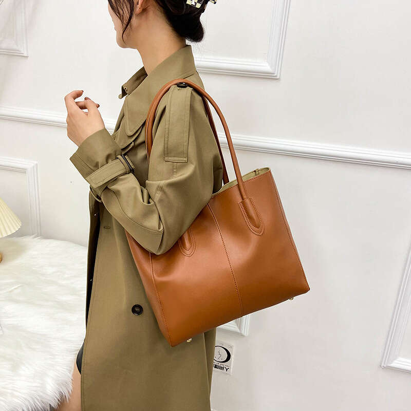 Tote for Women 2024 Fashion Korean Niche Design Commuter Ins Large Capacity Shoulder Bag