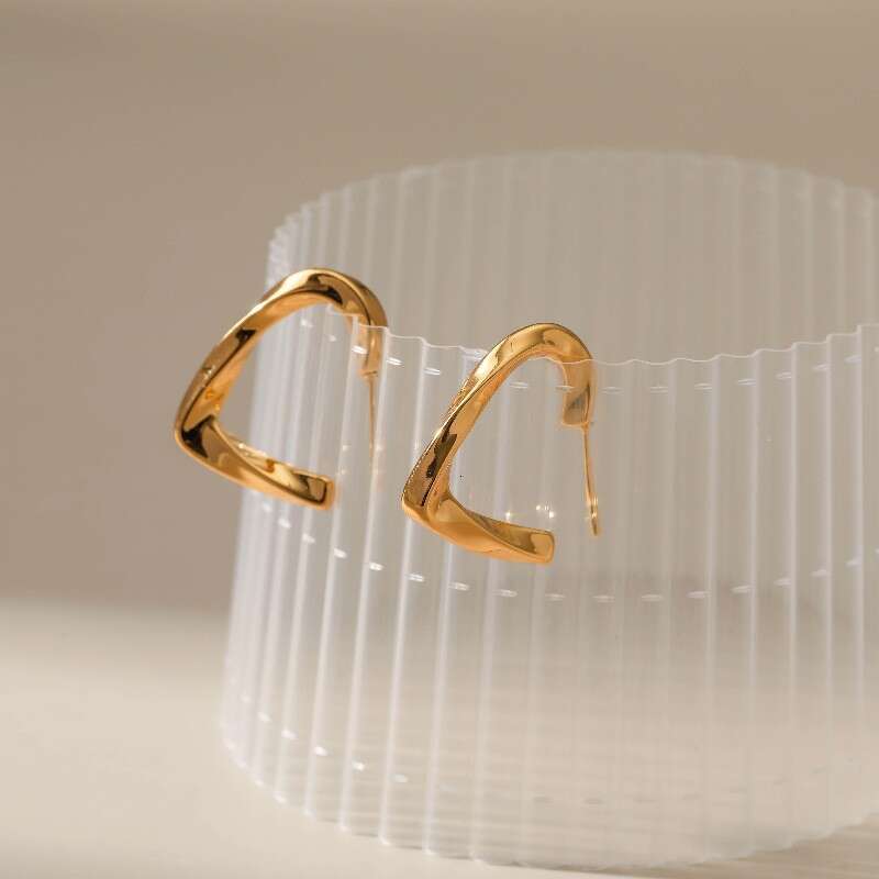 DHcollections New - style Eccentric Twisted Minimalist Earrings with Heart - shaped Design, 18K Real Gold - plated Copper