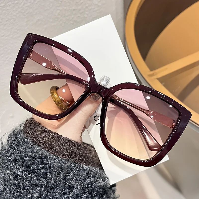 1pc Womens Large Square Frame Fashion Sunglasses Stylish Gradient Purple Lens with Tortoiseshell Pattern 250828