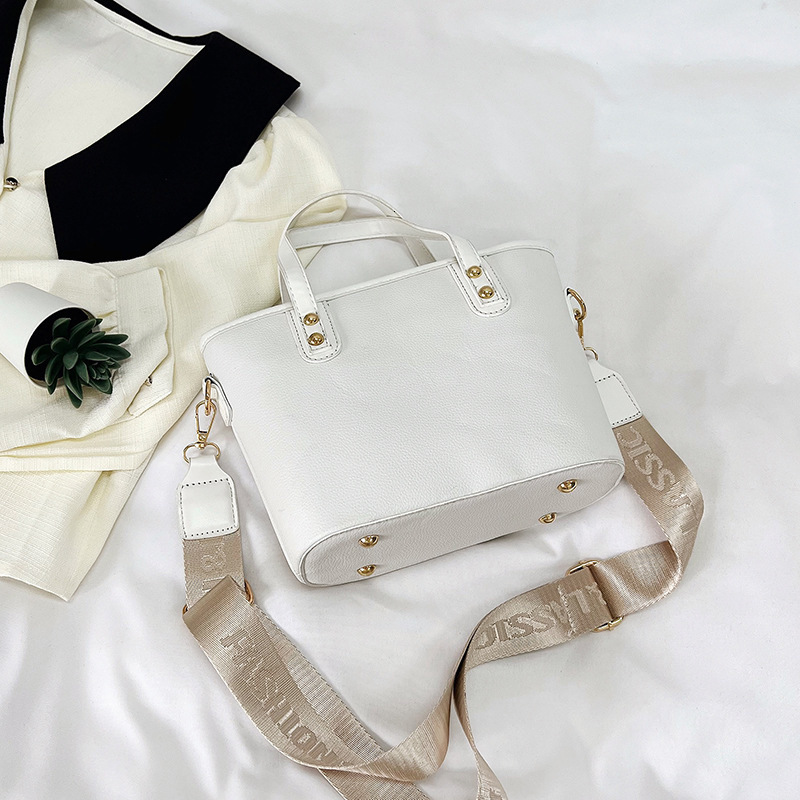 Cute Cartoon Graffiti Teddy Bear Women s Handbag New Retro Women s Shoulder Bag Autumn New Designer Bag Crossbody Bag