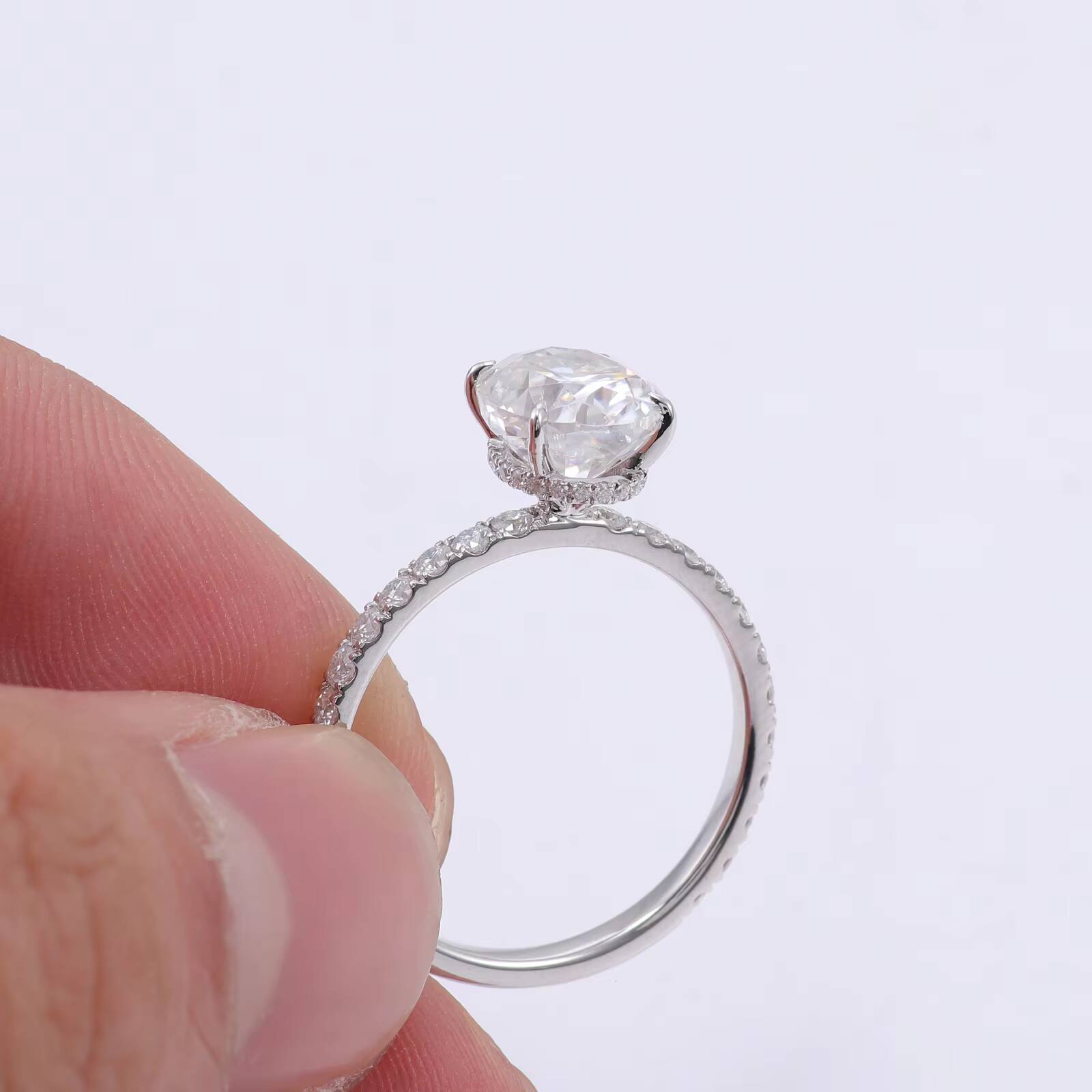 Latest Simple Design White Gold Engagement Platinum Diamond Wedding 3ct Moissanite Eternity Oval Cut Ring