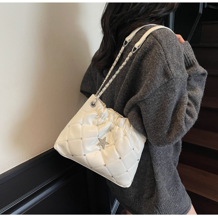 Quilted Chain Bucket Bag New Casual Women s Shoulder Bag Large Capacity Handbag Autumn New Designer Bag Women s Crossbody Bag