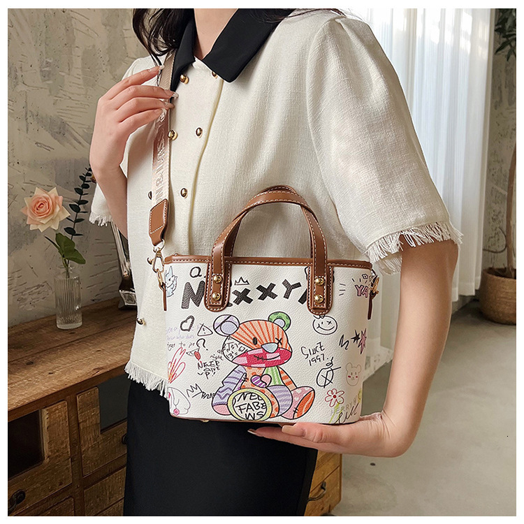 Cute Cartoon Graffiti Teddy Bear Women s Handbag New Retro Women s Shoulder Bag Autumn New Designer Bag Crossbody Bag