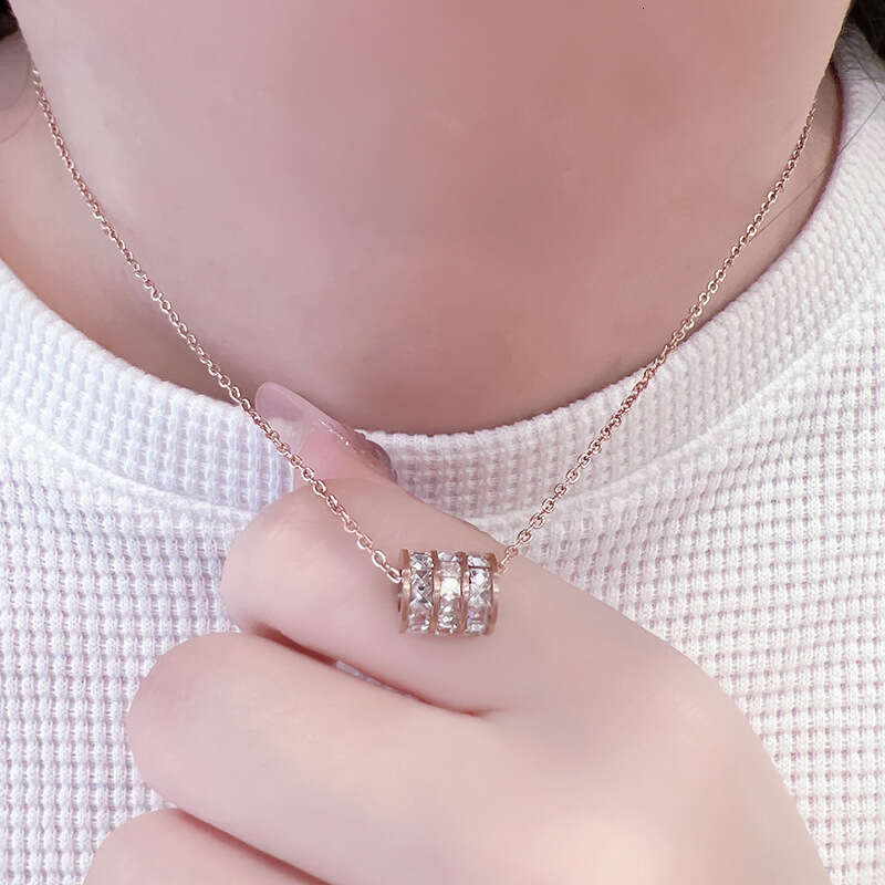 DHcollections Rose Gold Necklace for Women 2025 New High-End Niche Design Light Internet Celebrity Collarbone Chain