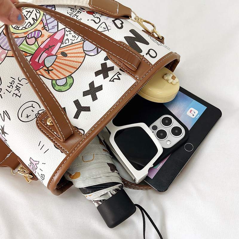 Cute Cartoon Graffiti Teddy Bear Women s Handbag New Retro Women s Shoulder Bag Autumn New Designer Bag Crossbody Bag