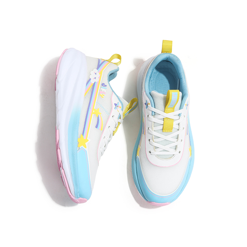 New lightweight, breathable, soft soled, shock-absorbing running shoes for women, low top running shoes, youthful design, white sports shoes