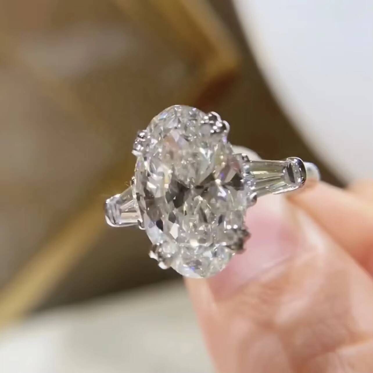 14K White Gold VS DEF Color IGI Certificated 4CT Oval Cut Three Stone CVD Lab Diamond Ring