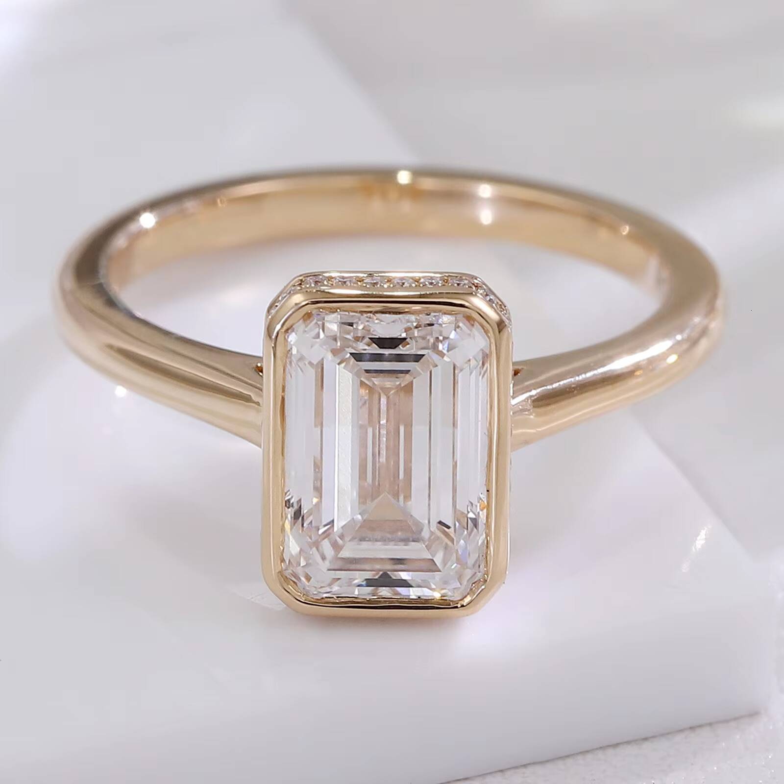 AU750 Solid Gold Ring Single Stone Emerald Cut Lab Created Diamond Wedding Ring Classic Style Fine Jewelry