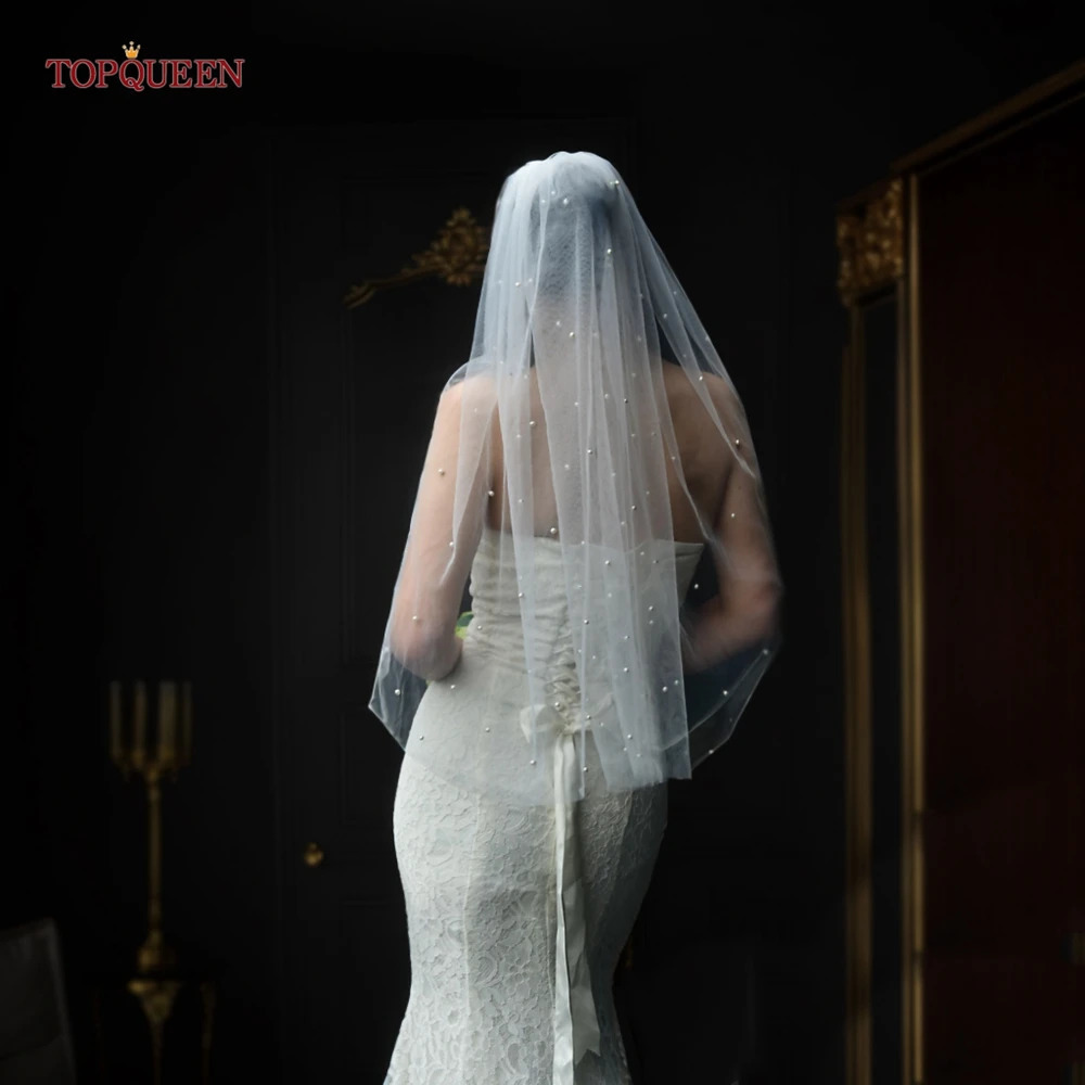 TOPQUEEN Short Bridal Veils Pearls Beaded Wedding Veil For Bachelorette Party Pencil Edge Elbow Length Veil 1 Tier Novio V06 250923