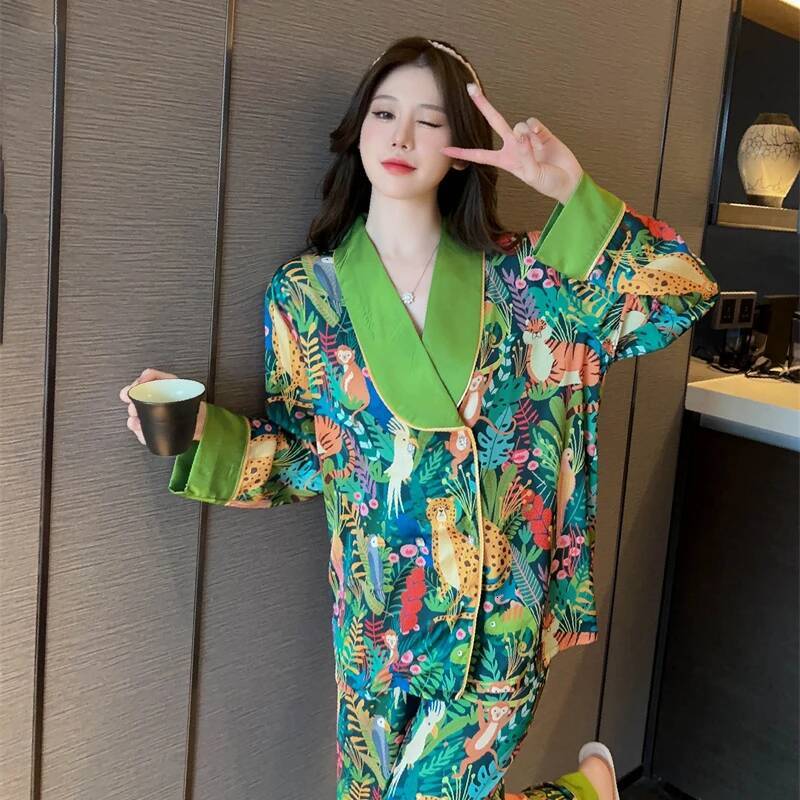 2025 New Printed Animal Flower V-neck Luxury design Women's Pajamas Autumn New Casual Home Clothes Pajamas Fully Equipped with Soft Korean Design