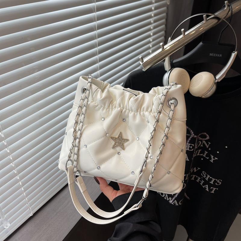 Quilted Chain Bucket Bag New Casual Women s Shoulder Bag Large Capacity Handbag Autumn New Designer Bag Women s Crossbody Bag
