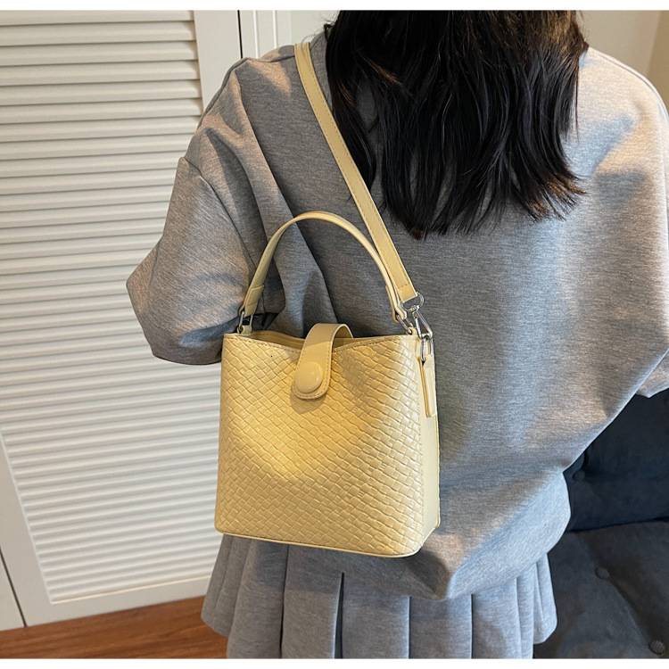 Checkered Bucket Bag Handbag New Casual Commuting Women s Shoulder Bag Autumn New Designer Bag Fashion Women s Crossbody Bag